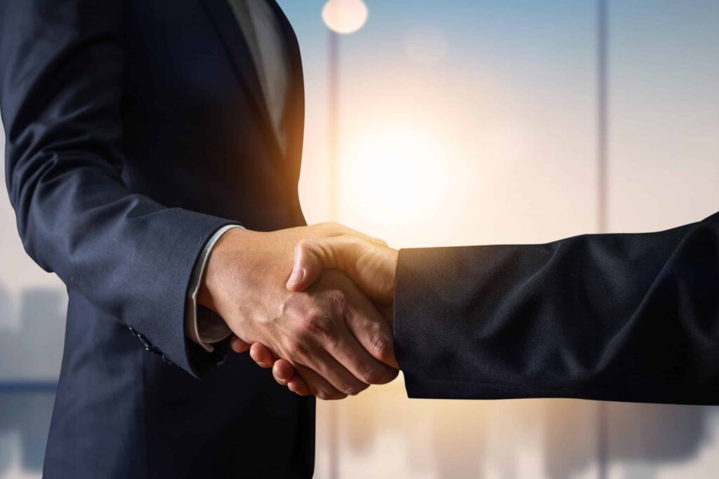 Cliente e empresa apertando a mão