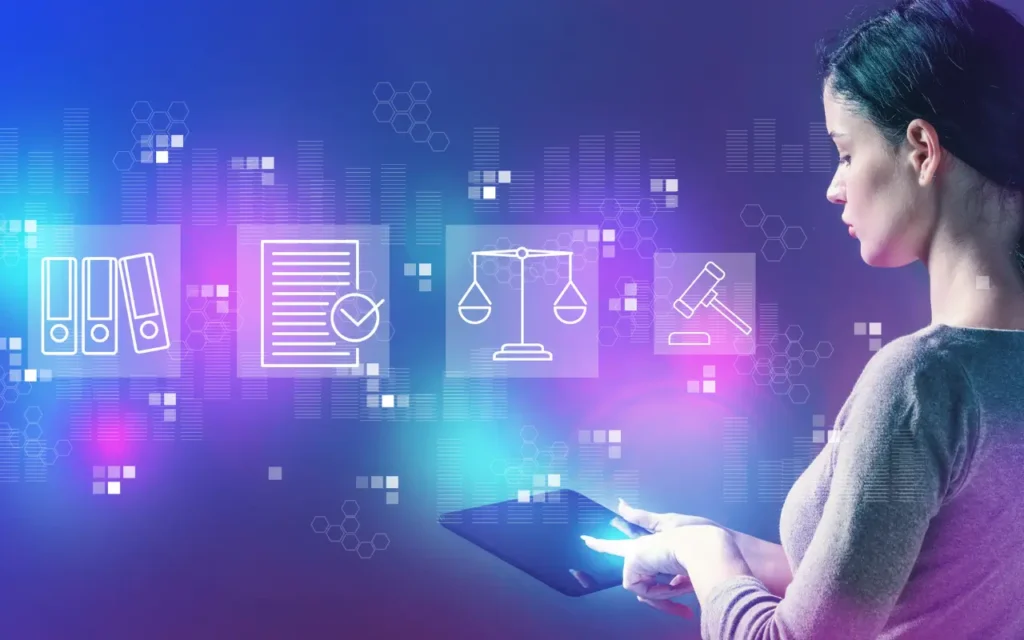 mulher clicando em tablet e com ícones referentes à grc projetados em sua frente