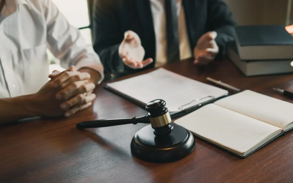 Preposto em audiência juntamente com o advogado contratado para a audiência trabalhista