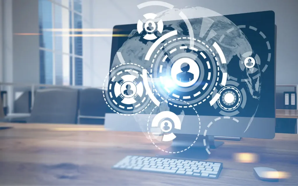 computador com ícones projetados referentes áreas supervisionadas por meio do monitoramento de rede