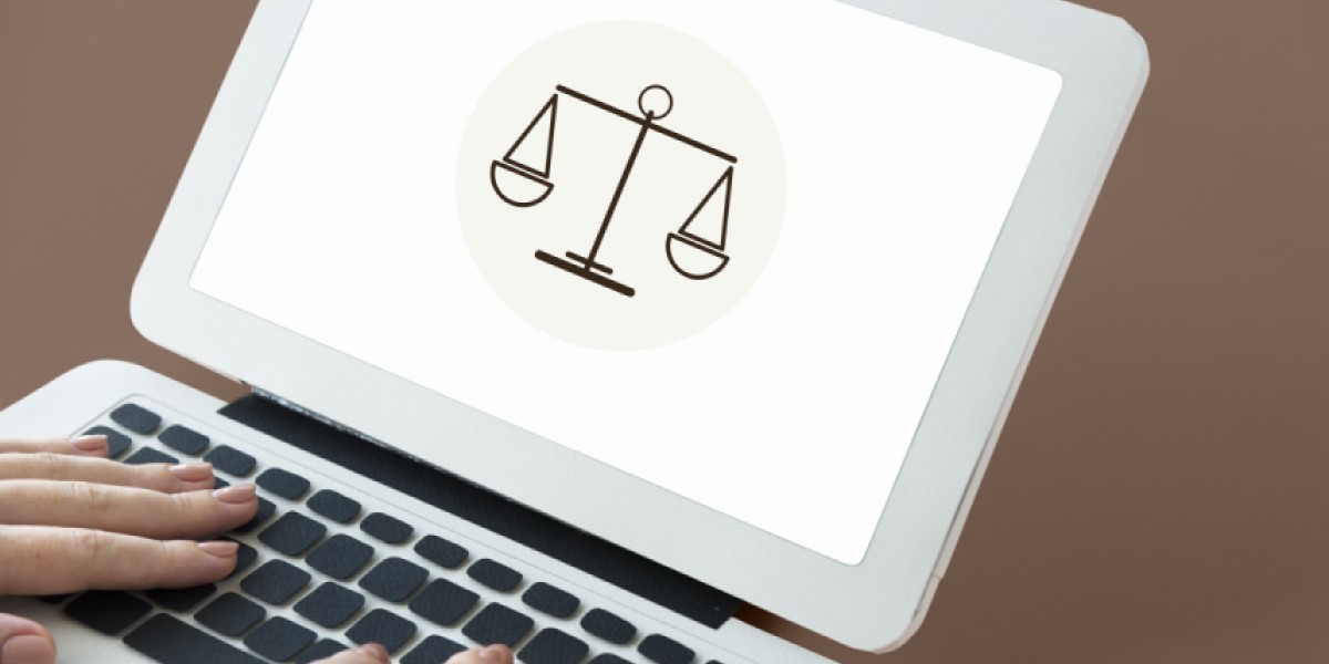 Computador com o logo do direito na tela 