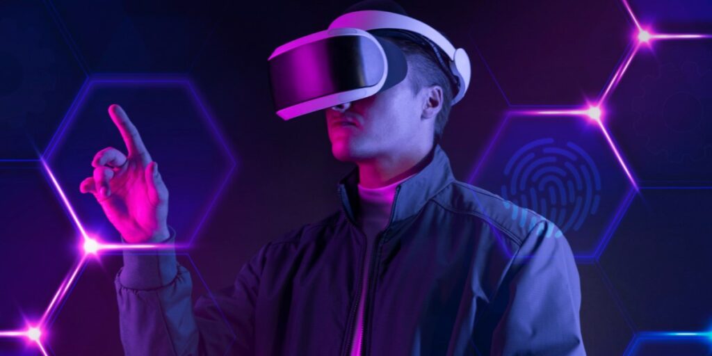 pessoa usando óculos de realidade virtual