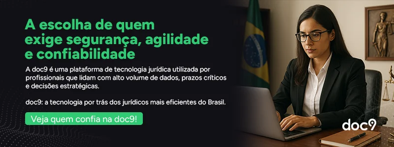 Profissional jurídica trabalhando em laptop com bandeira do Brasil ao fundo, promovendo plataforma tecnológica doc9 para segurança, agilidade e confiabilidade em dados jurídicos